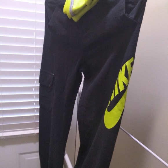 2pc Nike jogging pants Boys size M (10_12) Black neon+Top - Picture 16 of 16